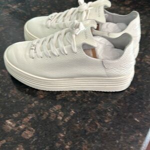 Sam Edelman Pippy white sneakers